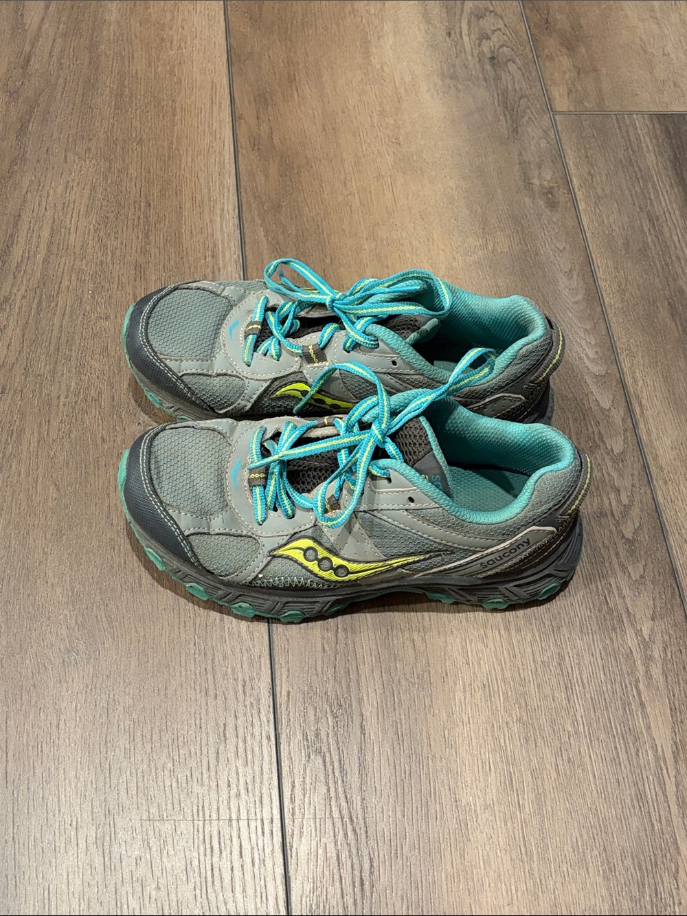 Saucony Gray Sneakers with Teal Accents - Picture 2 of 5